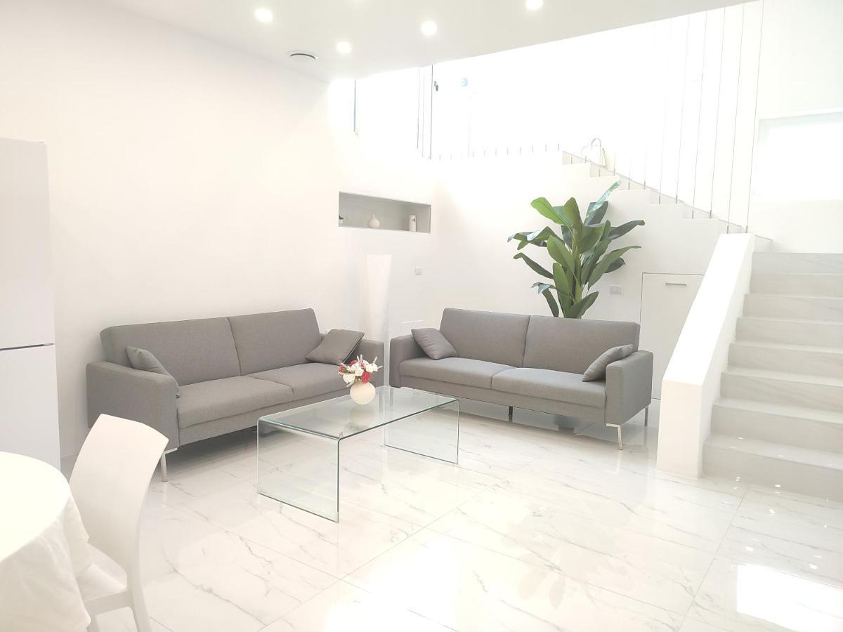 Elegant Basement Suite Orosei Exterior foto